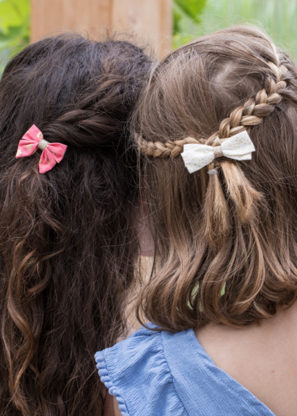 Barrette cheveux petite fille à fleurs chic et anti glisse à pince crocodile