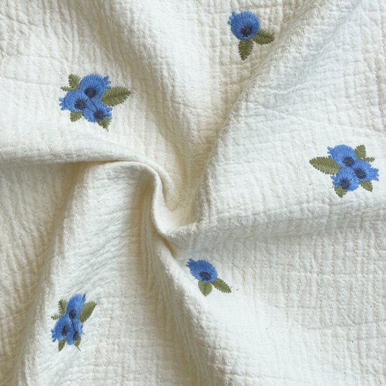 Tissu ex2652 Effet matelassé brodé myrtilles