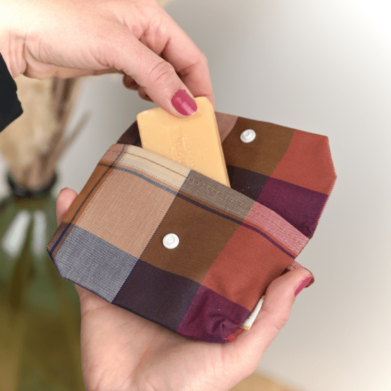 Pochette Savon tartan lurex rubis