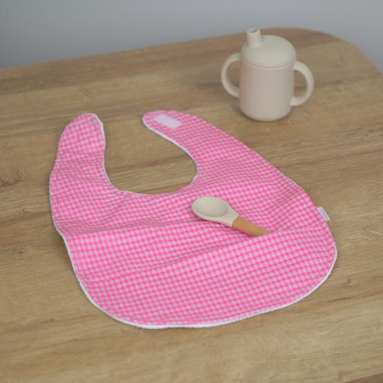 Bavoir tissu plastifié vichy rose fluo