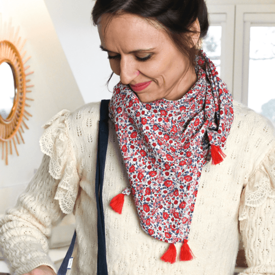 Foulard pompon rouge corolle