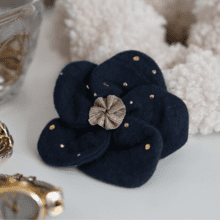 Petite Barrette Pétales de Fleur gaze pois or marine