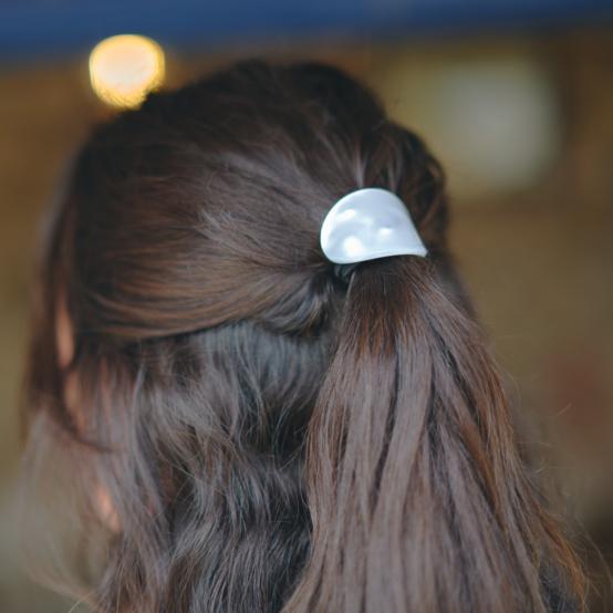 Elastique bijou ovale blanc nacré