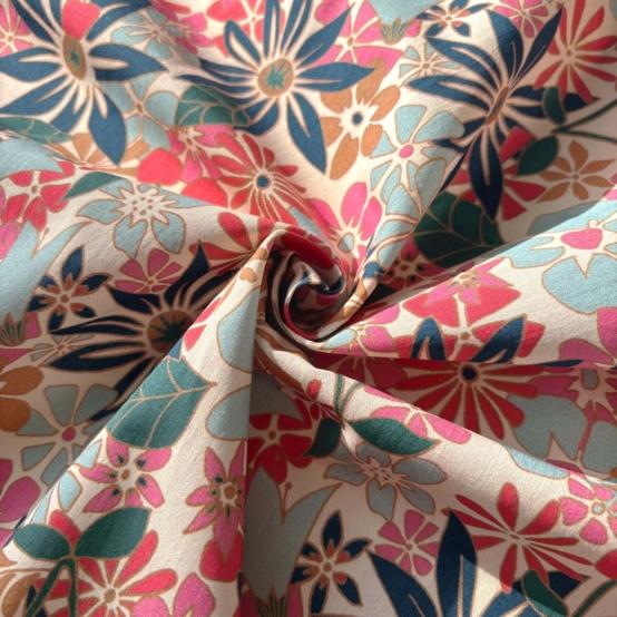 Tissu coton au mètre cerise en fleur