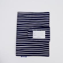 Protège carnet de santé rayé ivoire marine