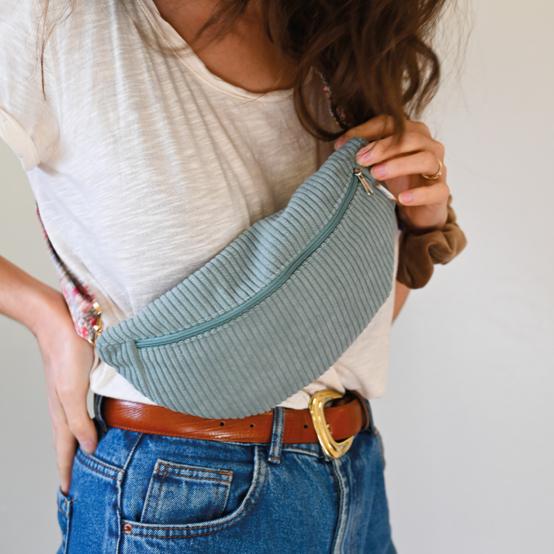 Petit sac banane velours côtelé lichen
