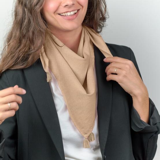 Petit foulard pompon gaze pailletée camel