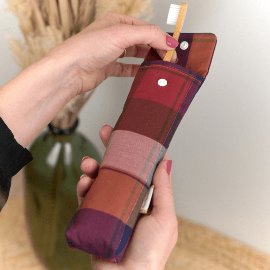 Pochette brosse à dents tartan lurex rubis