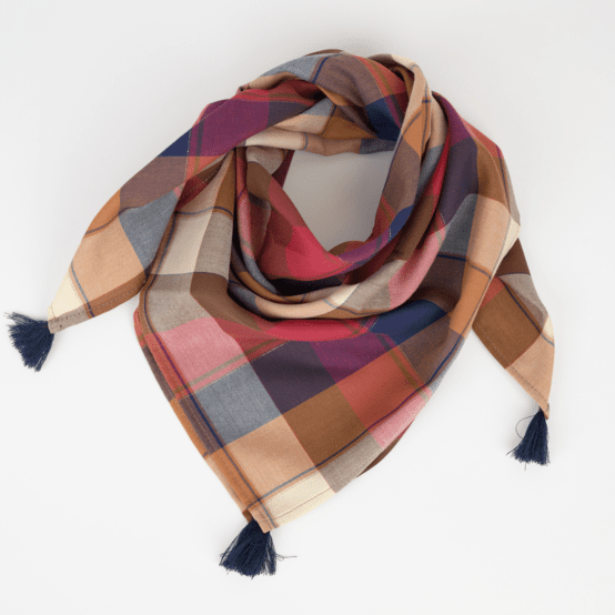 Petit foulard pompon tartan lurex rubis