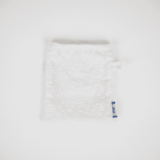 Mini-Gant Démaquillant broderie anglaise étoiles blanches