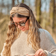 Bandeau croisé gaze pailletée camel