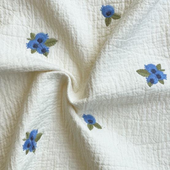 Tissu ex2652 Effet matelassé brodé myrtilles