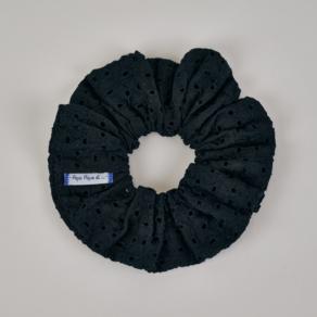 Chouchou broderie anglaise noire