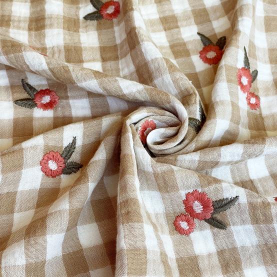 Tissu double gaze  ex2624 vichy brodé fleuri naturel