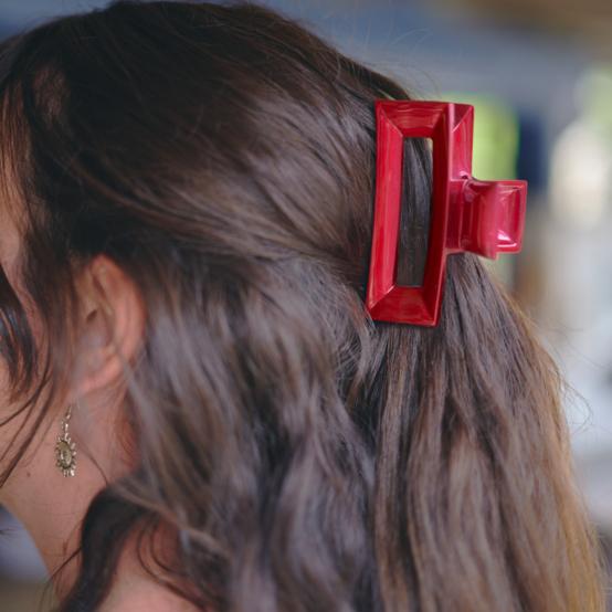 Grande pince rectangle rouge glossy