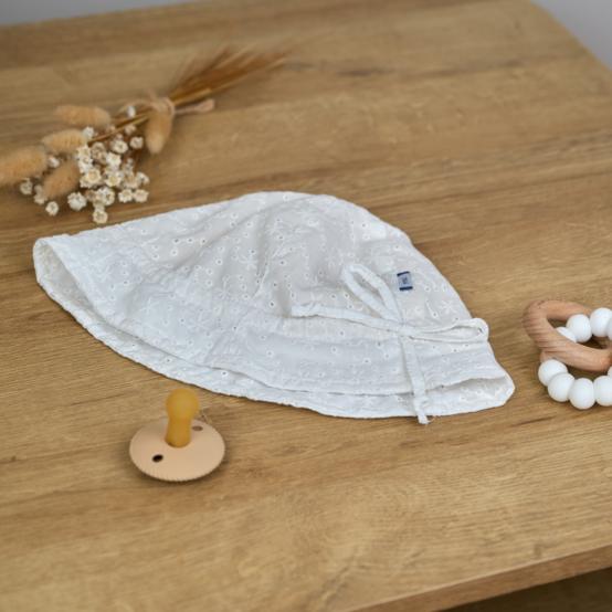 Chapeau soleil charlotte broderie anglaise étoiles blanches