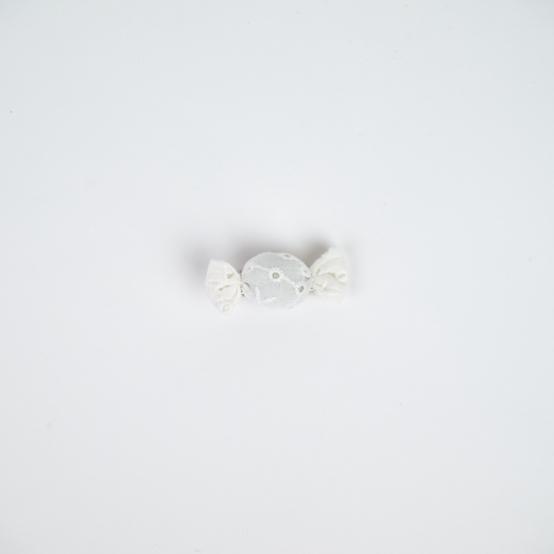 Petite barrette mini bonbon broderie anglaise étoiles blanches