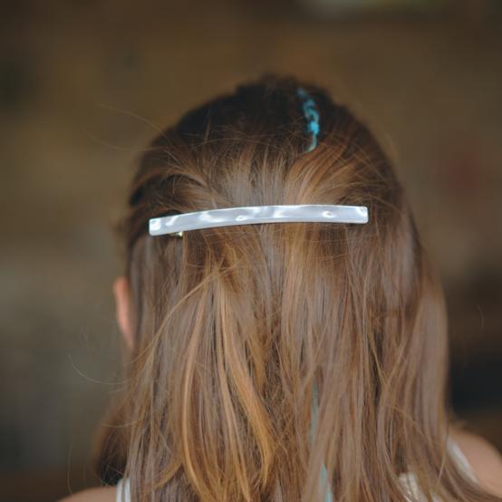 Barrette fine longue blanc nacré