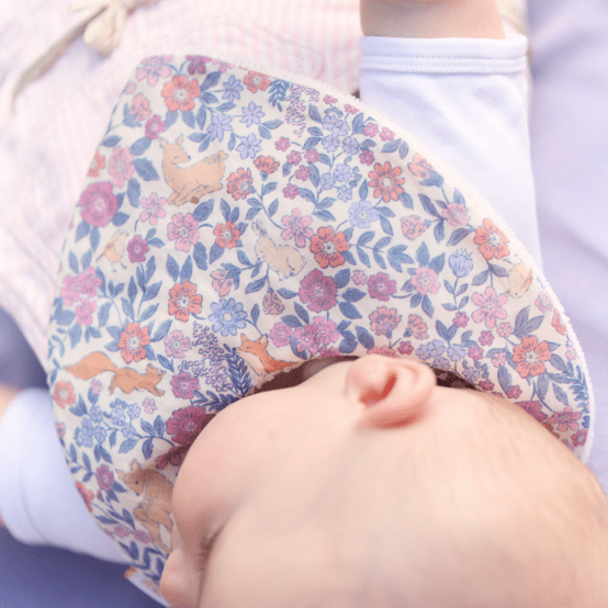 Bavoir bandana comptine enchantée rose