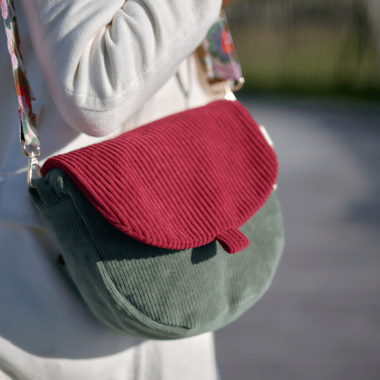 Rabat petite besace velours côtelé large grenat