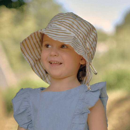 Chapeau de soleil enfant rayé or blanc