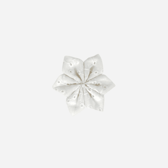 Barrette fleur étoile broderie anglaise étoiles blanches
