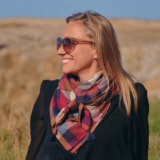 Foulard pompon tartan lurex rubis