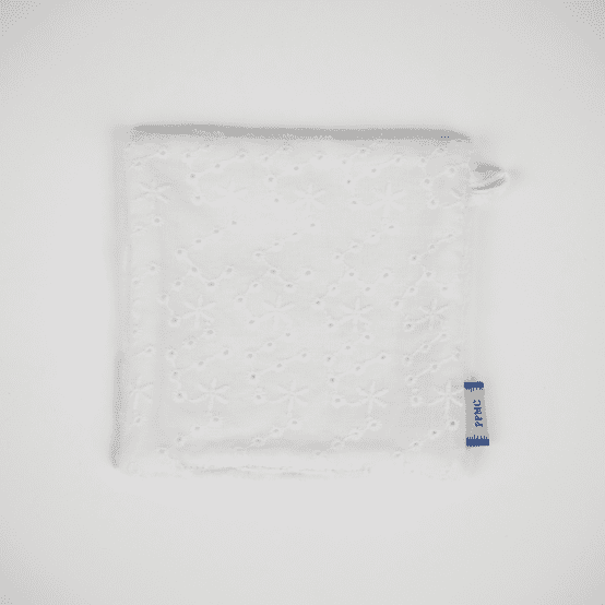 Carré Démaquillant Lavable broderie anglaise étoiles blanches