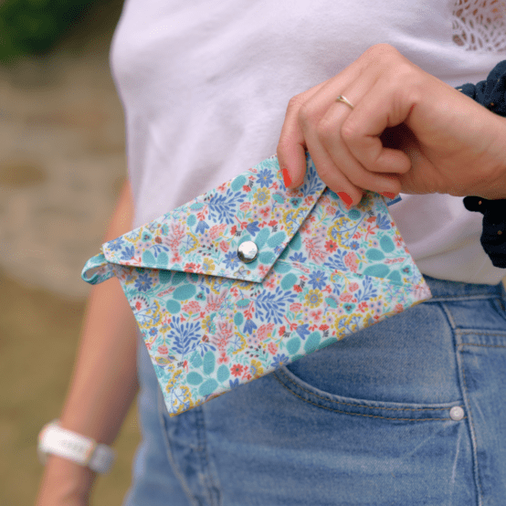 Petite pochette enveloppe champêtre bleuté