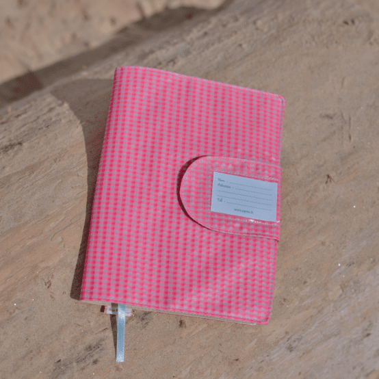 Protège carnet de santé vichy rose fluo