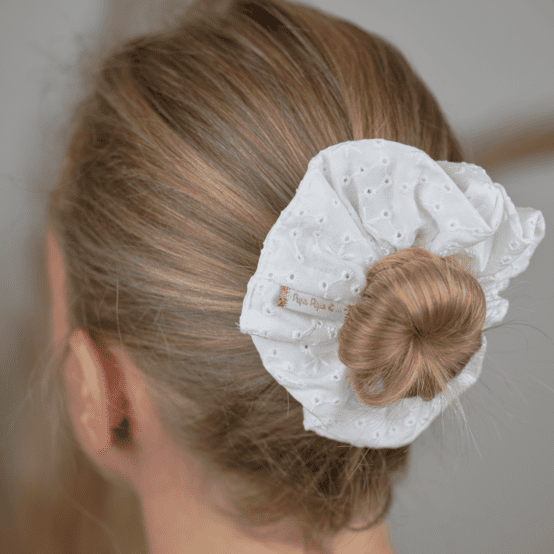 Chouchou broderie anglaise étoiles blanches