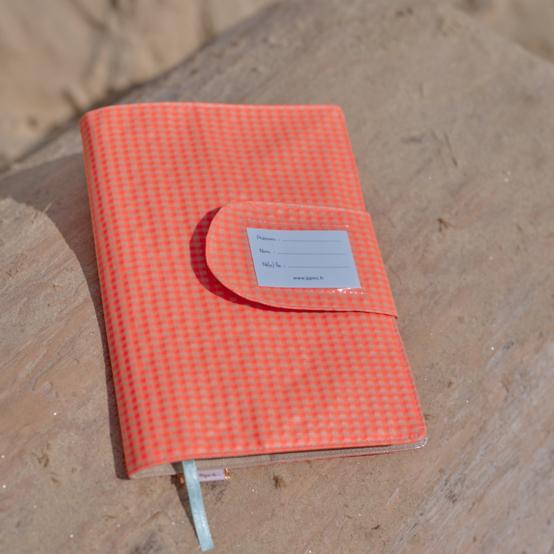Protège carnet de santé vichy orange fluo