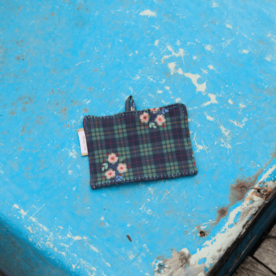 Porte badge tartan fleuri