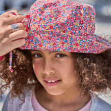 Chapeau de soleil enfant cocktail de fleurs