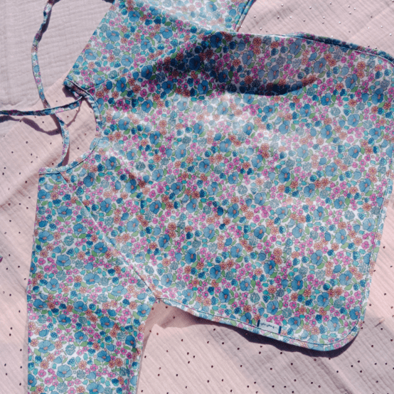 Bavoir manches pastel fleuri