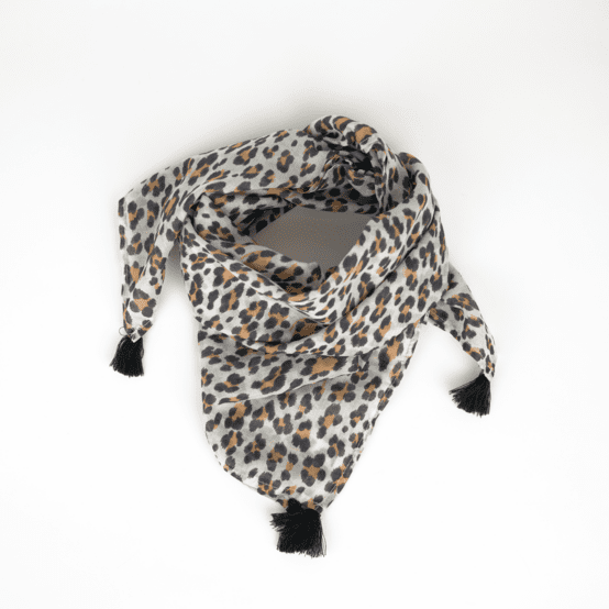 Petit foulard pompon leopard