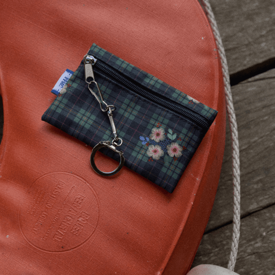 Pochette porte-clés tartan fleuri