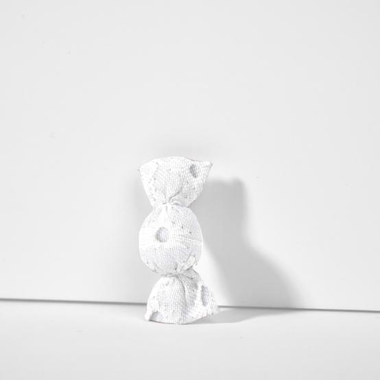 Petite barrette mini bonbon broderie anglaise