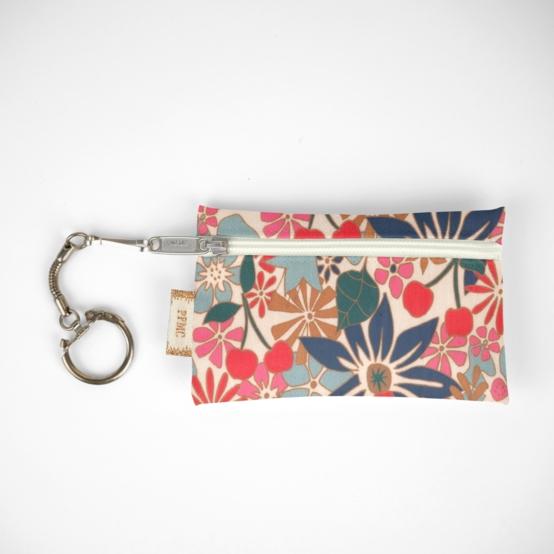 Pochette porte-clés cerise en fleur