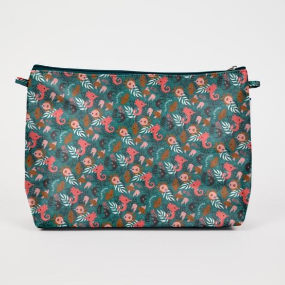 Trousse de toilette sous l'océan