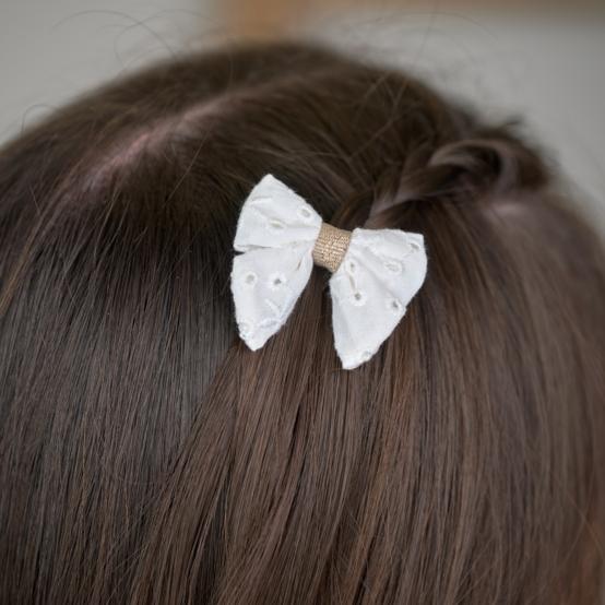 Barrette Mini Noeud Papillon broderie anglaise étoiles blanches