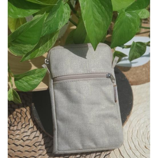 Pochette téléphone matelassée lin doré