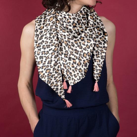 Foulard pompon leopard