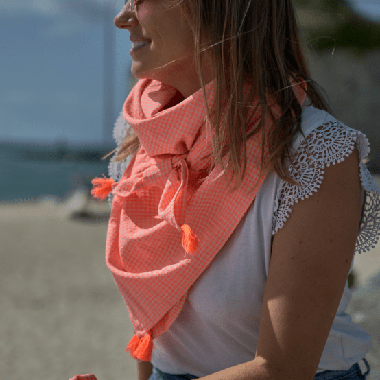 Foulard pompon vichy orange fluo