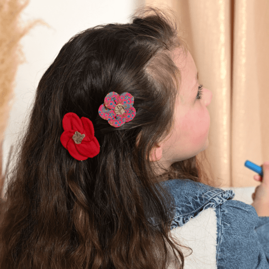 Petite Barrette Pétales de Fleur rouge