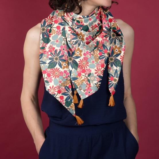 Foulard pompon cerise en fleur