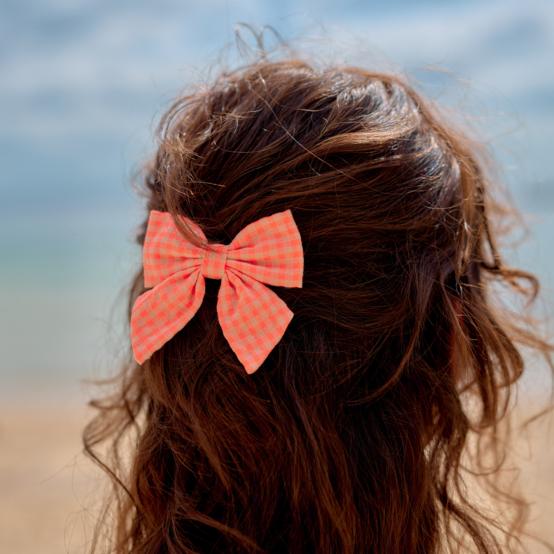 Barrette noeud papillon vichy orange fluo