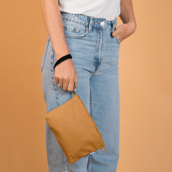 Pochette tissu velours côtelé moutarde
