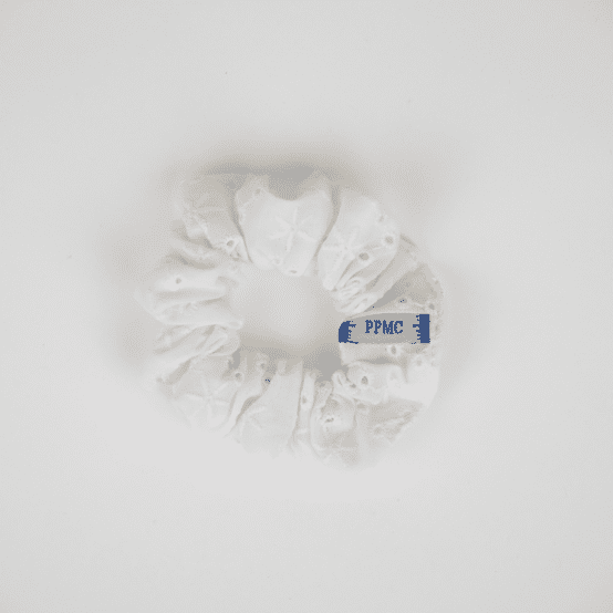 Petit Chouchou broderie anglaise étoiles blanches