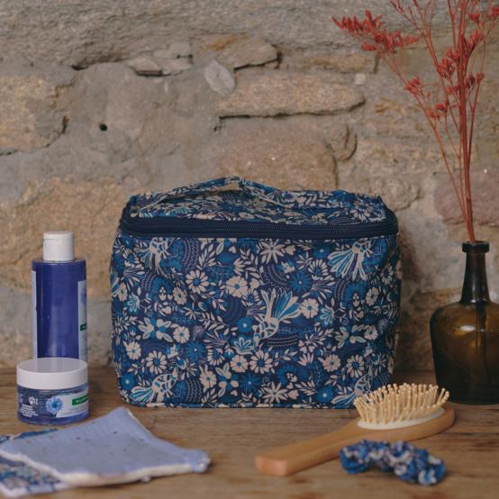 Vanity grand parade royale